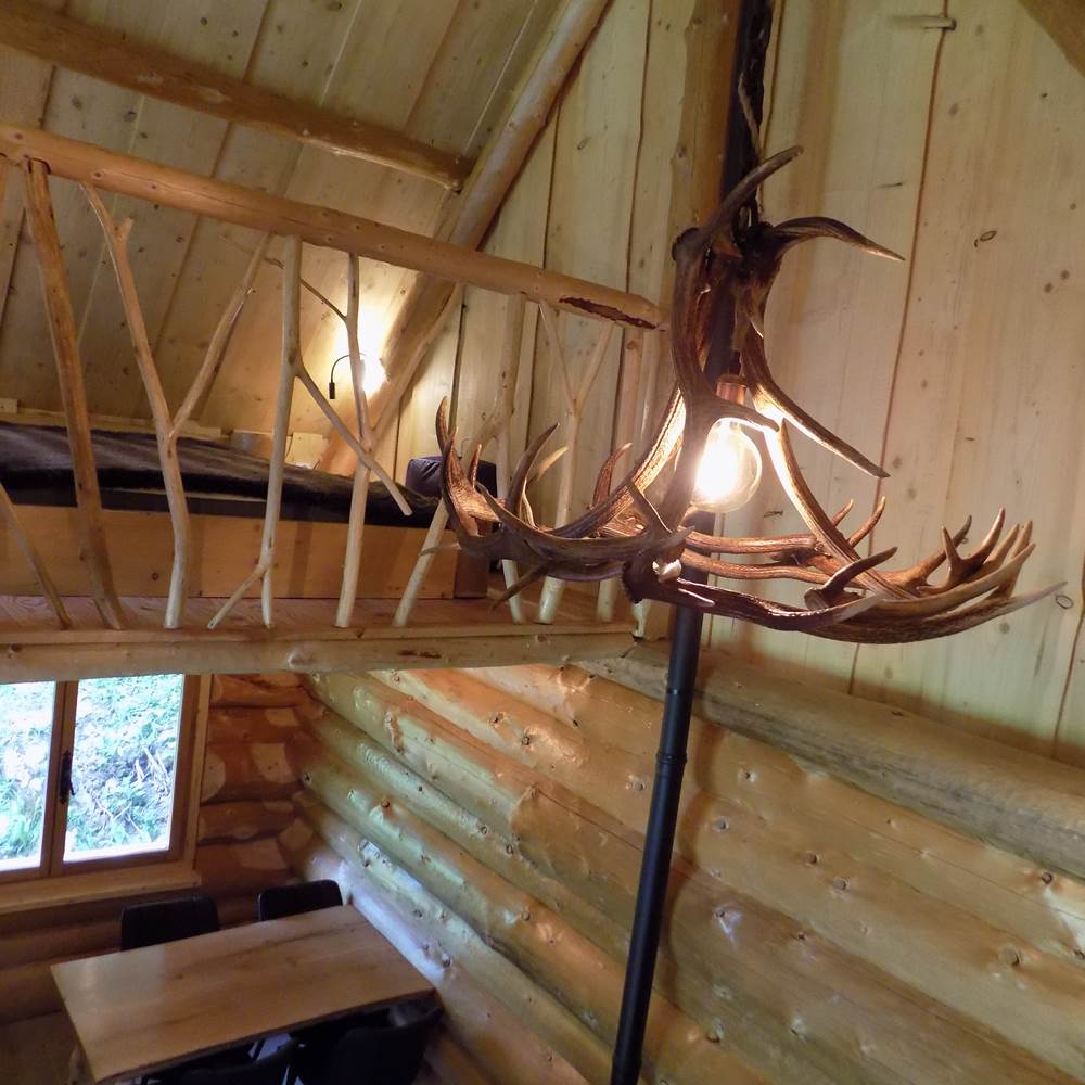 Lustre en bois de cerf-presta